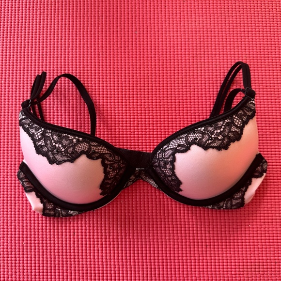 Victoria’s Secret Very Sexy Push-up Bra 32B - Picture 1 of 4